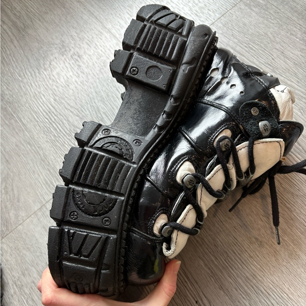 NewRocks size 40 (US 9 Women’s)